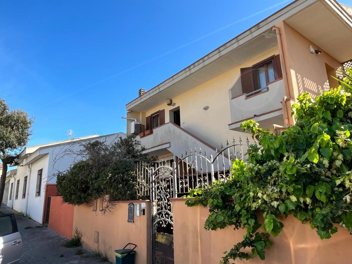 Charlotte Apartment - For Family And Groups Porto Torres Kültér fotó